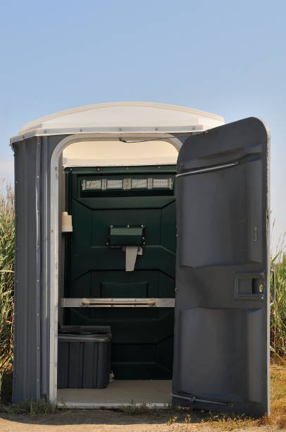 Porta potty delivery and setup in Dalworthington Gardens, TX